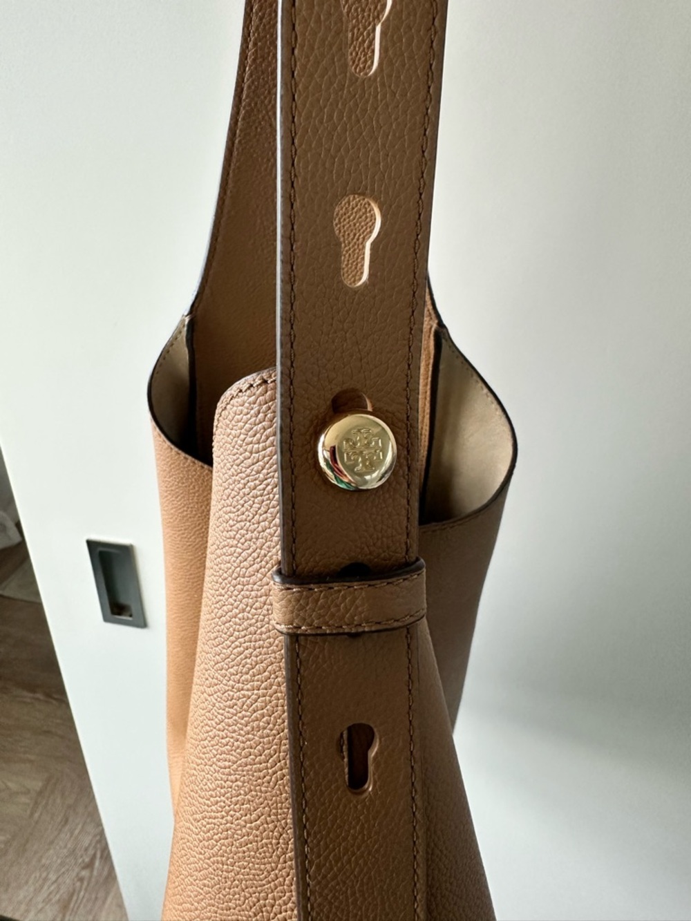 Tory Burch Pebbled Leather Shoulder Hobo - Tan - Picture 4 of 8